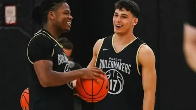 עומר מאייר באימון מכללת פרדו (צילום: אתר רשמי, מתוך האינסטגרם של פרדו)