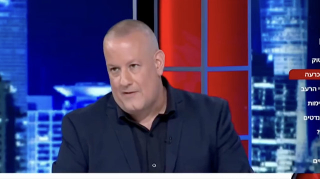 נועם פתחי בתוכנית "הפטריוטים" בהנחיית ינון מגל (צילום: צילום מסך ערוץ 14)