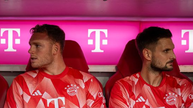 דניאל פרץ ואולרייך על ספסל באיירן (צילום: Gettyimages)