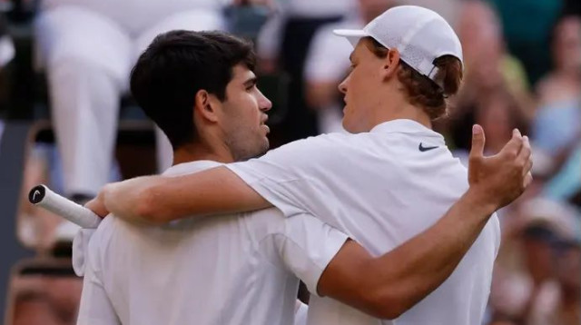 צפויים ביניהם עוד לא מעט גמרים. יאניק סינר עם קרלוס אלקראס (צילום: רויטרס)