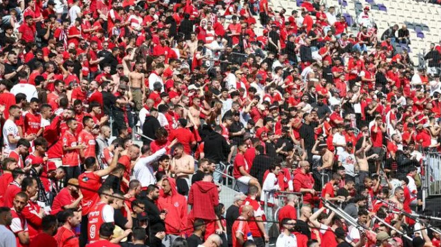 אוהדי הפועל תל אביב (צילום: דני מרון)