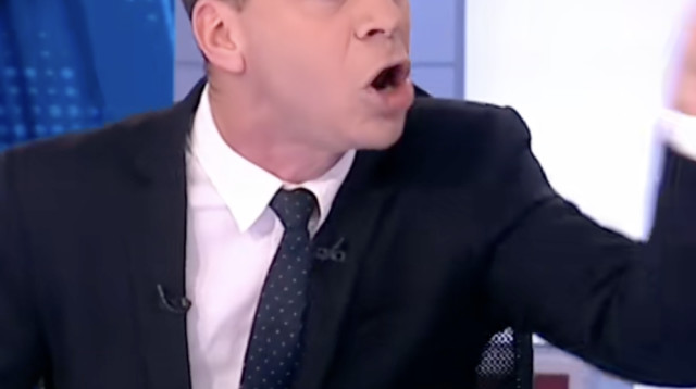 עמית סגל מראיין את גדעון לוי בתוכנית ''פגוש את העיתונות'' בערוץ 12 (צילום: צילום מסך ערוץ 12)