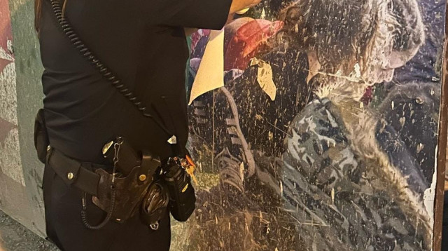 צו סגירה לאתר בנייה בגבעתיים (צילום: דוברות המשטרה)