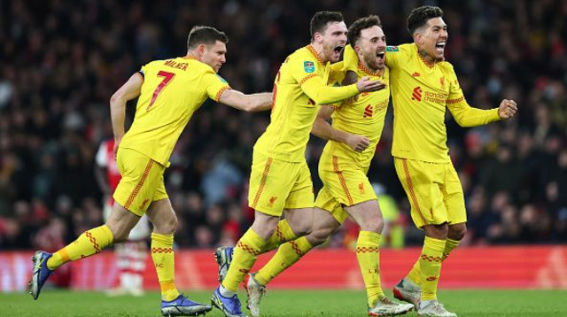 שחקני ליברפול – ז'וטה, רוברטסון, פירמינו ומילנר – חוגגים (צילום: Marc Atkins)