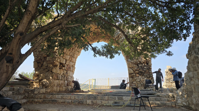 עבודות שימור במבצר יחיעם (צילום: רשות הטבע והגנים)