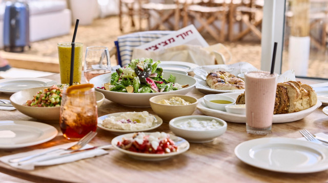 חוץ מציצים (צילום: דור שרון)