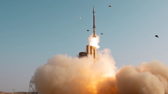 שיגור, מערכת קלע דוד (צילום: אגף דוברות וקשרי ציבור במשרד הביטחון)