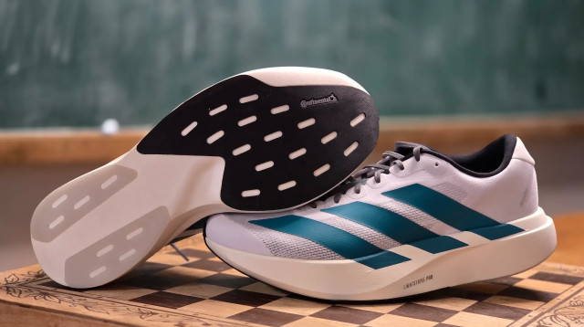 אדידס - Adizero EVO SL (צילום: זאב ינאי)