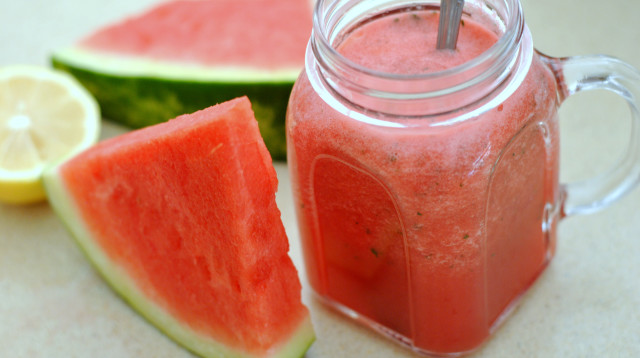 משקה אבטיח ועשבי תיבול (צילום: פסקל פרץ-רובין)