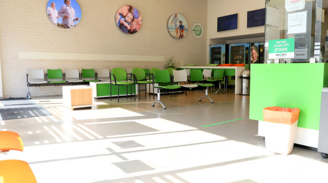 הסתדרות המעוף וביקור רופא  (צילום: אפרת סבן בן יוסף)