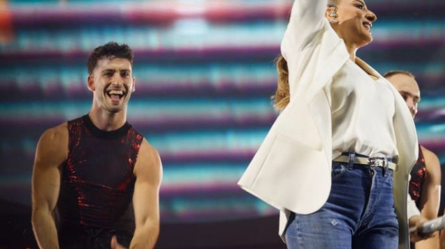 עומרי מלל לצד שרית חדד (צילום: עומרי סילבר)