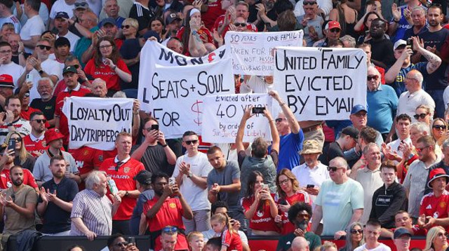 מחאת אוהדי יונייטד ביציעי אולד טראפורד (צילום: James Gill - Danehouse)