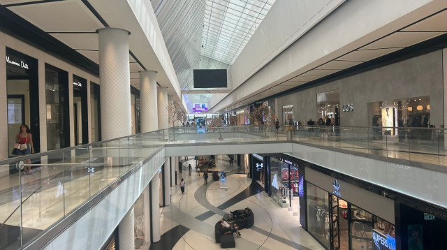 קניון TLV, כמעט ריק לגמרי (צילום: מאיה כהן)