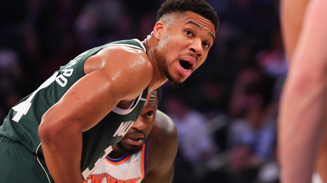 יאניס אנטטוקומפו, מילווקי באקס מול ניו יורק ניקס (צילום: GettyImages, Rich Graessle)