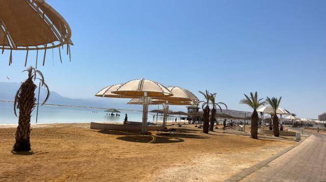 חוף ים המלח כמעט ריק מאנשים (צילום: פלד ארבלי)