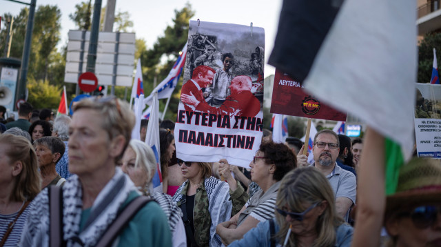 הפגנות ביוון מול שגרירות ישראל באתונה, מאי 2025 (צילום: REUTERS/Alkis Konstantinidis)
