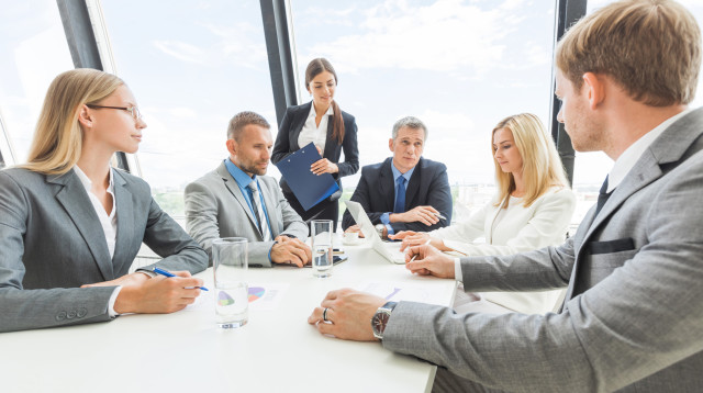 אנשי עסקים (צילום: אינג'אימג')