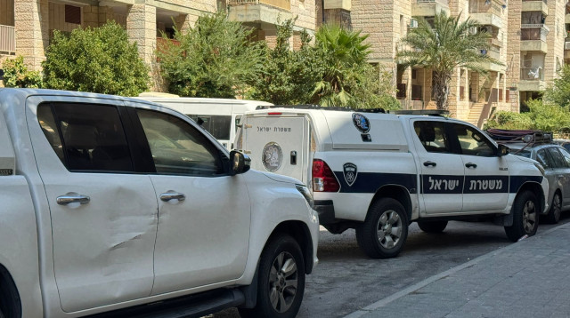 שכונת ארמון הנציב - אישה נמצאה בדירתה ללא רוח חיים (צילום: דוברות המשטרה)