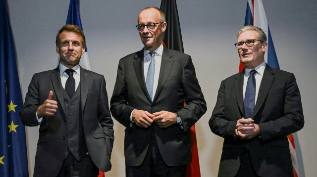 ראשי מדינות ה-E3: קיר סטארמר, פרידריך מרץ, עמנואל מקרון (צילום: רויטרס)