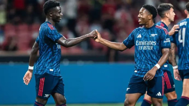 ביצוע נפלא. סאקה חוגג עם לואיס-סקלי (צילום: GettyImages)