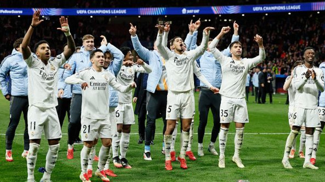 שחקני ריאל מדריד חוגגים (צילום: Richard Sellers/Allstar)