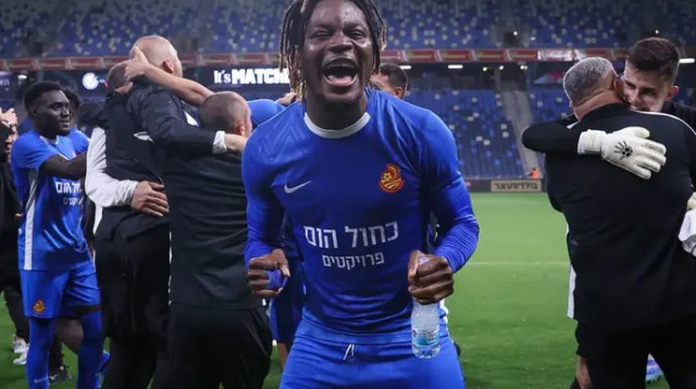 אנדזי, קשר נבחרת קמרון, אמור לעבור לליגה מערב אירופית ויש התעניינות גדולה בו (צילום: מאור אלקסלסי)