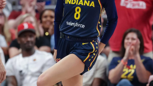 סופי קנינגהאם (צילום: אינסטגרם)