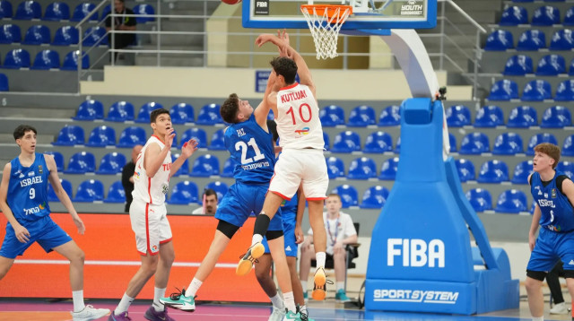 יואב פז, שחקן נבחרת הקדטים (צילום: אתר רשמי, FIBA)