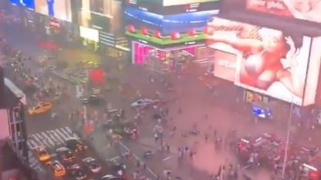 בהלה בטיימס סקוור (צילום: צילום מסך רשת X)