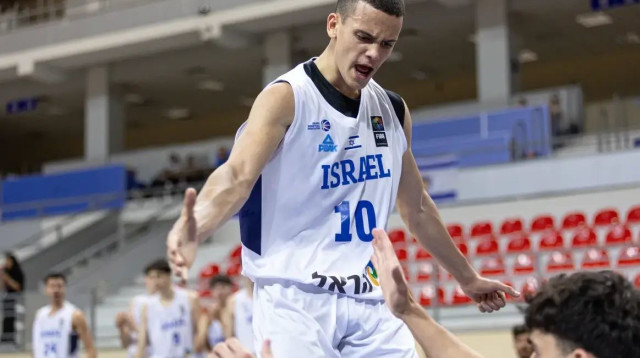 עומרי אורלנד שחקן נבחרת הקדטים של ישראל (צילום: אתר רשמי, FIBA.COM)