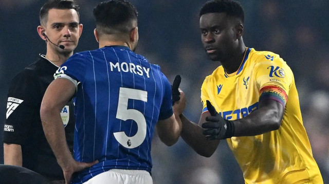 סאם מורסי שחקן איפסוויץ' לצד מארק גהי שחקן קריסטל פאלאס (צילום: GettyImages)