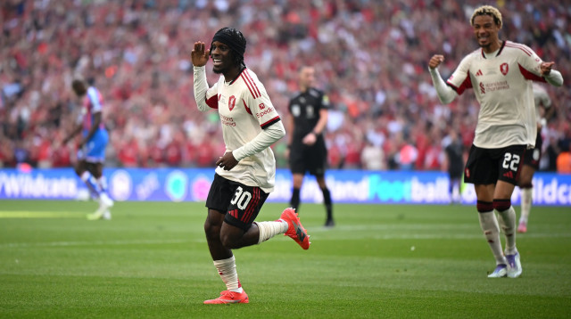 ג'רמי פרימפונג לצד הוגו אקיטיקה, ליברפול (צילום: GettyImages)