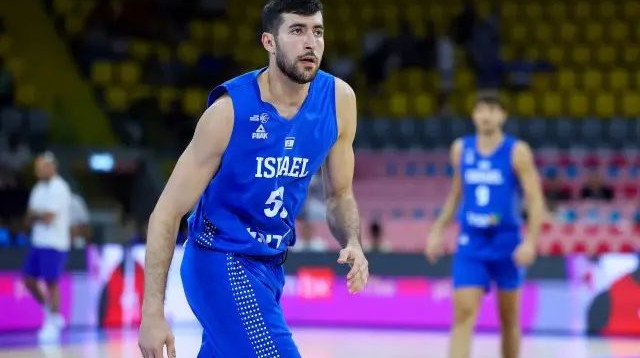 שחקן נבחרת ישראל יובל זוסמן (צילום: אתר רשמי, איגוד הכדורסל)
