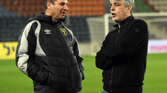 אלי אוחנה ומוני ברוש (צילום: ברני ארדוב)