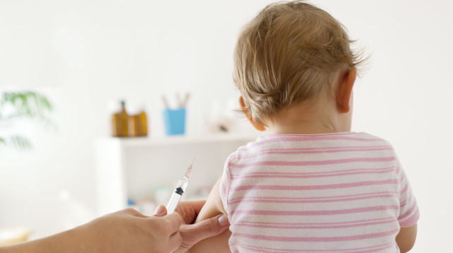 תינוק חיסון זריקה (צילום: iStock)