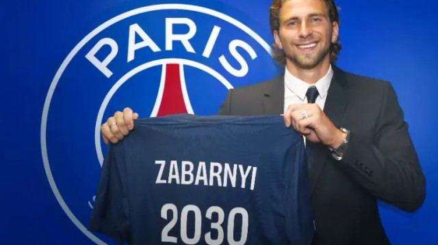 בלם פריז סן ז'רמן איליה זבארני (צילום: אתר רשמי, האתר הרשמי של פריז סן ז'רמן)