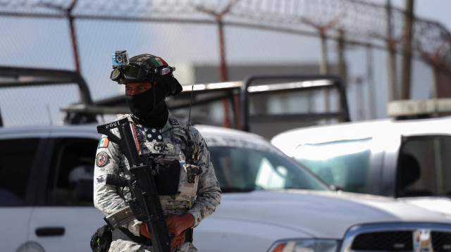 שמירה על כלא שבו כלואים עברייני סמים ממקסיקו  (צילום:  REUTERS/Luis Cortes)