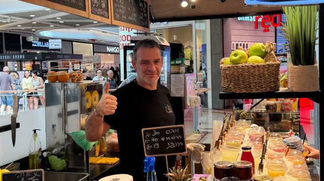 בעלי החנות "נווה מדבר" (צילום: דן עזרא)