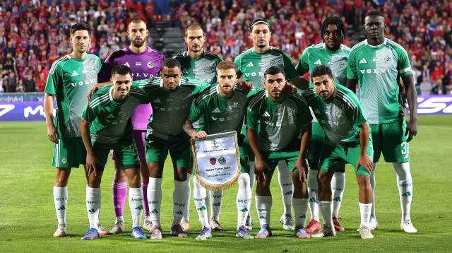 שחקני מכבי חיפה, תמונה קבוצתית (צילום: אתר רשמי, מכבי חיפה)