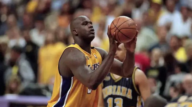 לפחות סרור בחברה טובה. שאקיל "האק א שאק" אוניל, 52.7% בקריירה (צילום: אימג'בנק  GettyImages, Tom Hauck)