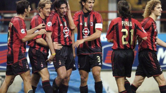 שחקני מילאן, 2004 (צילום: PACO SERINELLI)