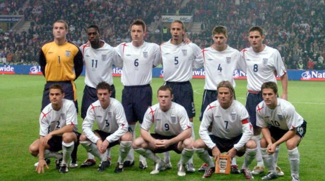 נבחרת אנגליה עם אואן וג'רארד (צילום: Richard Sellers/Allstar)