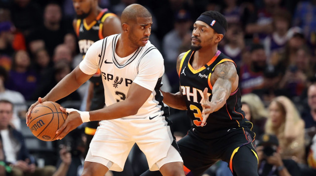 בראדלי ביל, פיניקס סאנס לצד כריס פול, סן אנטוניו ספרס (צילום: GettyImages)