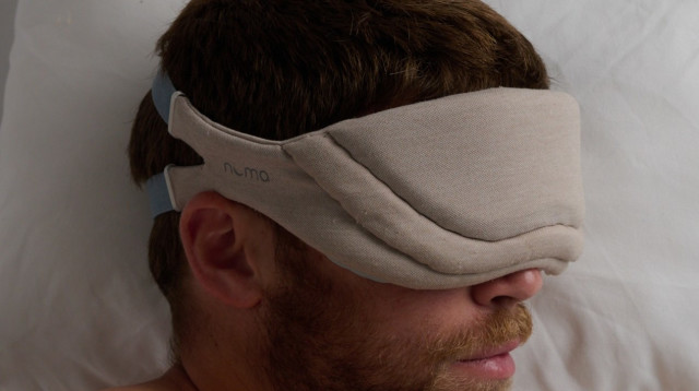 מסכת שינה חכמה (צילום: מיכאל צור)