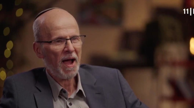 חגי סגל בתוכנית “פגישה עם רוני קובן” בערוץ כאן 11 (צילום: צילום מסך כאן 11)