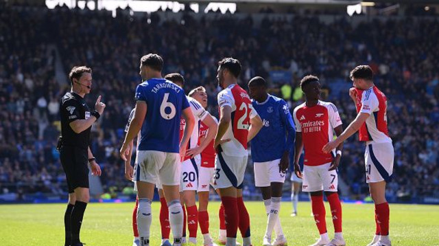 שחקני ארסנל ואברטון (צילום: Getty images)