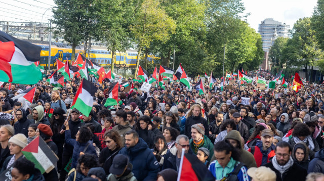הפגנה פרו פלסטינית באמסטרדם (צילום: GettyImages, Roger Anis)