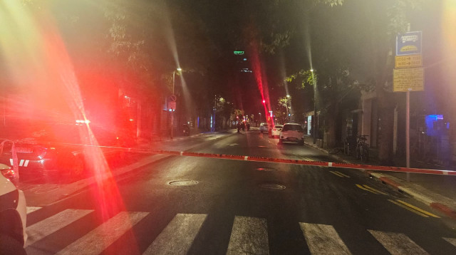 זירת הירי בתל אביב (צילום: דוברות המשטרה)