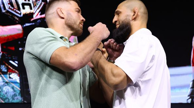 חמזאט צ'ימאייב (מימין) (צילום: Ed Mulholland)