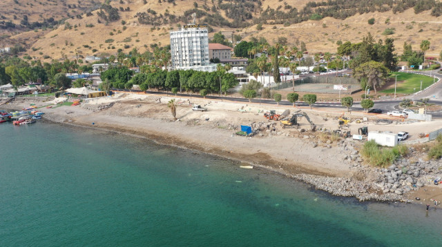 עבודות בחוף הטרפז (צילום: דוברות העירייה)